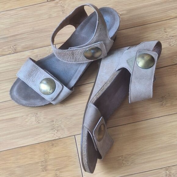 Taos CAROUSEL 2 Wedge Comfort Sandals 40 Tan 9-9.5 style 3209 Slingbacks - Picture 1 of 16